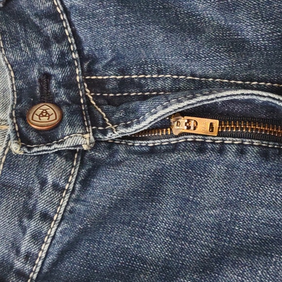 ARIAT RELAXED BOOT CUT JEANS. - Picture 6 of 17